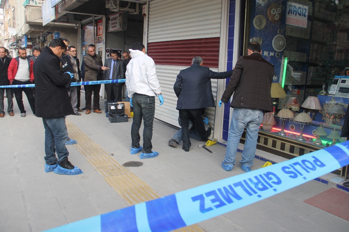 Diyarbakır’da kuyumcu soygunu Diyarbakır’da kuyumcu soygunu